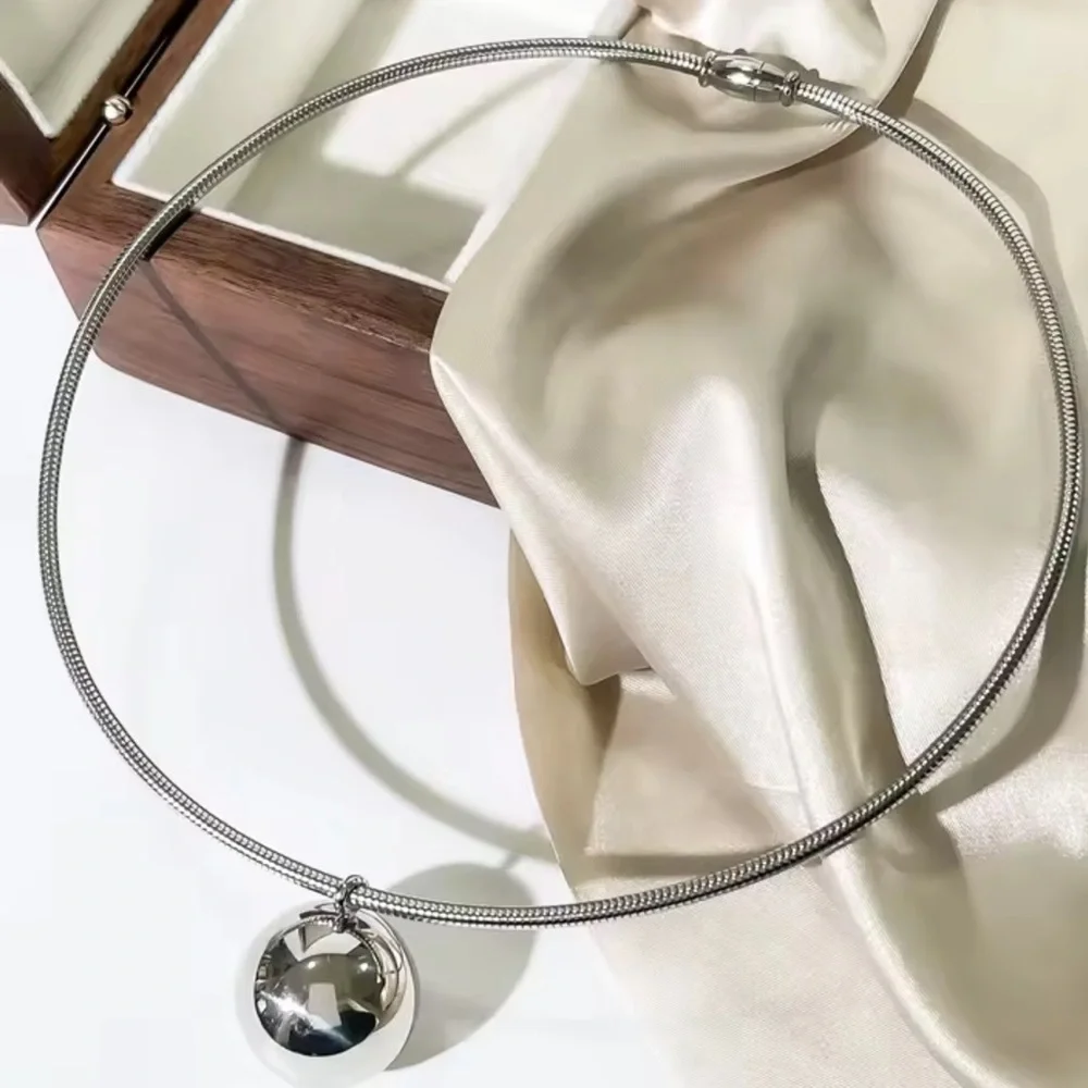 French Retro Silver Ball Pendant Necklace | Elegant Minimal Jewelry